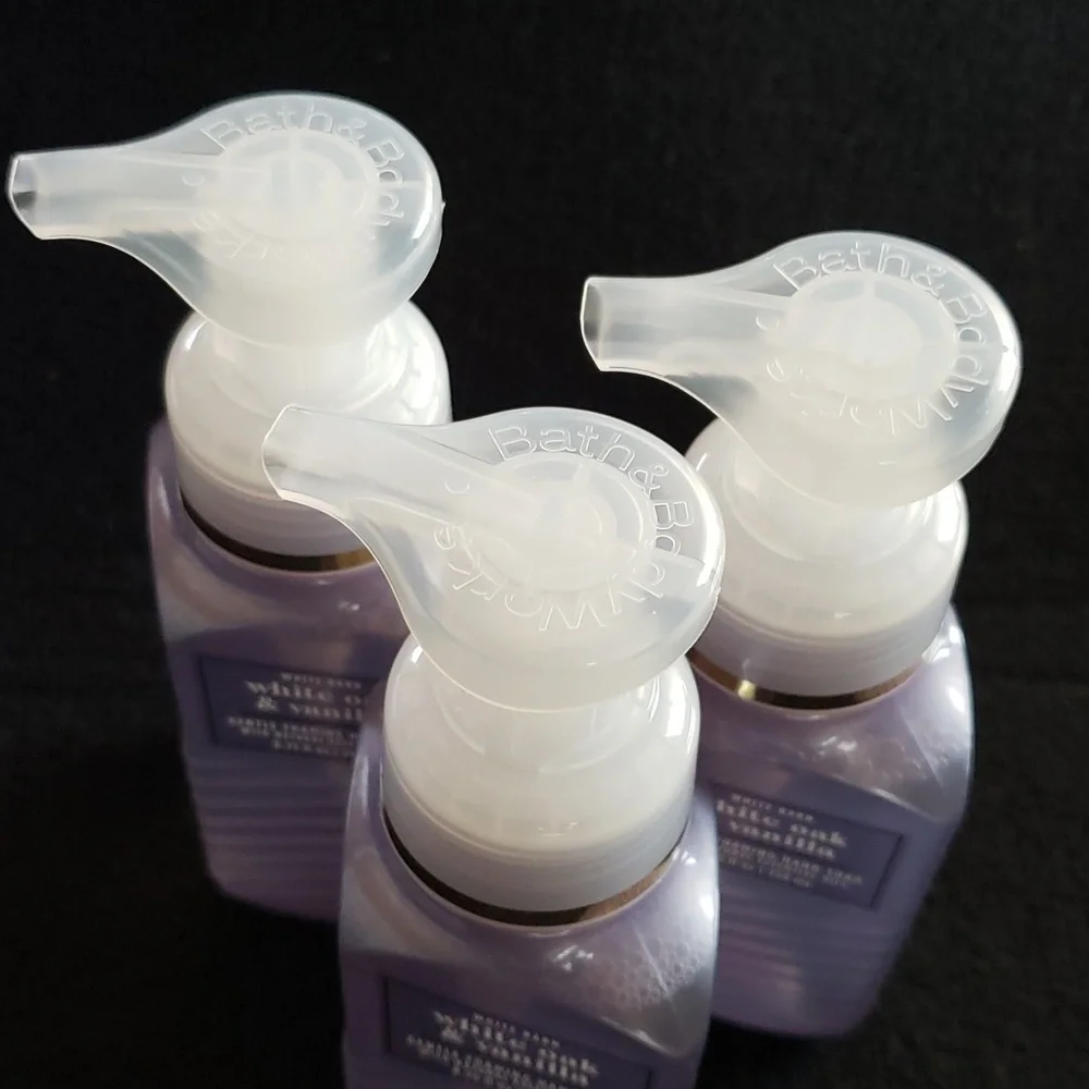 * Bath & Body Works - 3 White Barn WHITE OAK & VANILLA Gentle Foaming Hand Soap